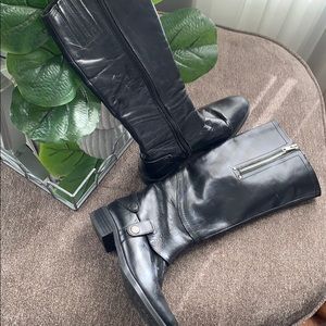 Black riding boot!